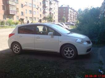 2005 Nissan Tiida Pictures