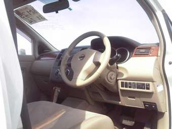 2005 Nissan Tiida Pictures