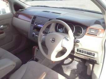 2005 Nissan Tiida Photos