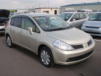 2005 Nissan Tiida Photos