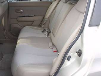 2005 Nissan Tiida Photos