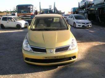 2005 Nissan Tiida Photos