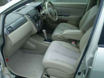 2005 Nissan Tiida Pictures