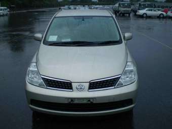 2005 Nissan Tiida Photos