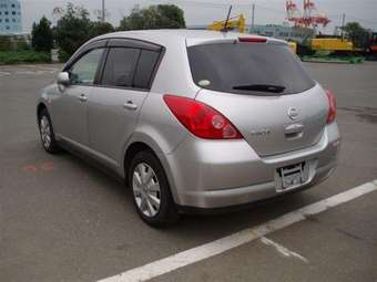 2005 Nissan Tiida Pics