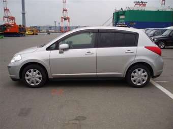 2005 Nissan Tiida Pictures