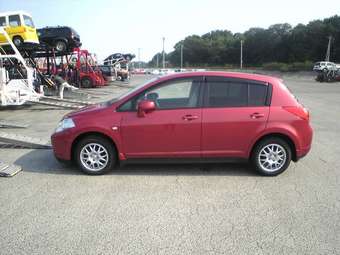 2005 Nissan Tiida Pics