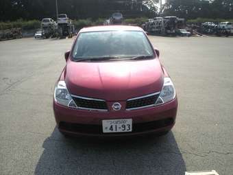 2005 Nissan Tiida Pictures