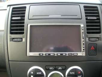 2005 Nissan Tiida Photos