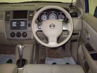 2005 Nissan Tiida Photos