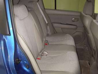 2005 Nissan Tiida Pictures