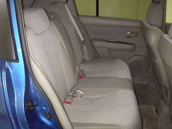 2005 Nissan Tiida Pictures