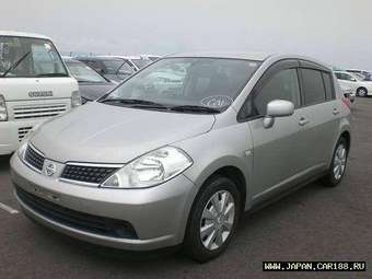 2005 Nissan Tiida Photos