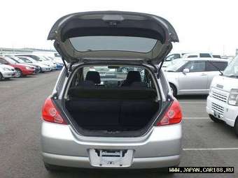 2005 Nissan Tiida Pictures