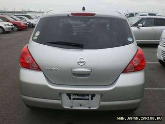 2005 Nissan Tiida Pics