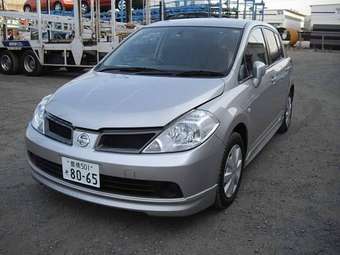 2005 Nissan Tiida Photos