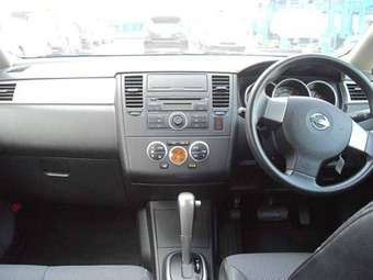 2005 Nissan Tiida Pics