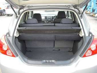 2005 Nissan Tiida Pictures