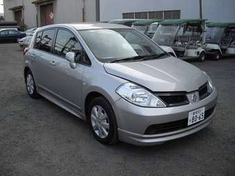 2005 Nissan Tiida Pictures