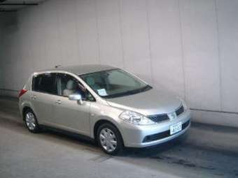 2005 Nissan Tiida Photos