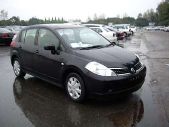 2005 Nissan Tiida Photos