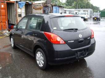 2005 Nissan Tiida Photos