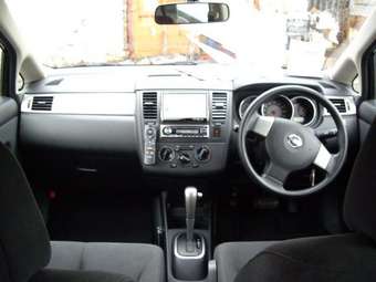 2005 Nissan Tiida Pictures