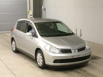 2005 Nissan Tiida Photos