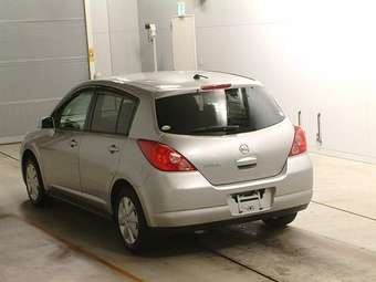 2005 Nissan Tiida Photos