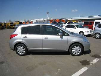 2005 Nissan Tiida Pics