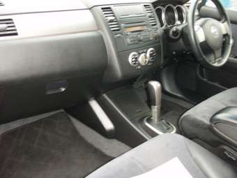 2005 Nissan Tiida Pictures