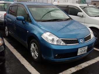 2005 Nissan Tiida Photos