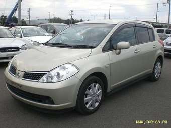 2005 Nissan Tiida Pictures