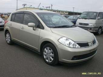 2005 Nissan Tiida Photos