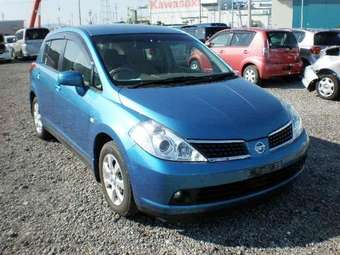 2005 Nissan Tiida Images