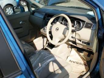 2005 Nissan Tiida Pics