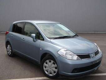 2005 Nissan Tiida Pics