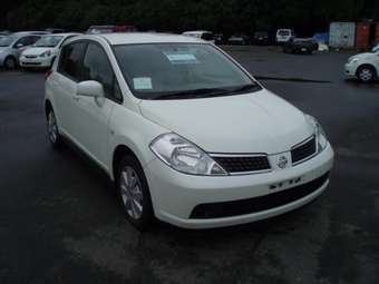 2005 Nissan Tiida Pics