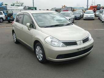 2005 Nissan Tiida Pictures