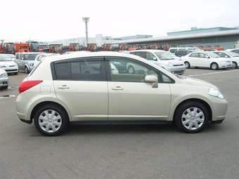 2005 Nissan Tiida Pictures