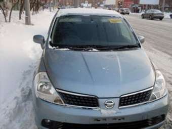 2005 Nissan Tiida Photos