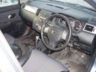 2005 Nissan Tiida Pictures