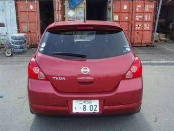 2005 Nissan Tiida Images