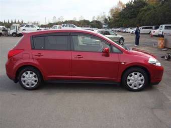 2005 Nissan Tiida Photos