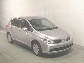 2005 Nissan Tiida Images