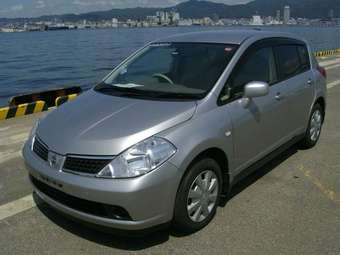 2005 Nissan Tiida Pictures