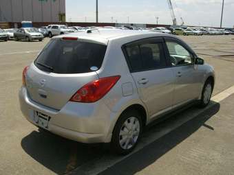 2005 Nissan Tiida Pictures