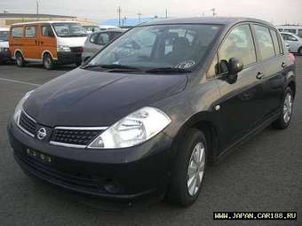 2005 Nissan Tiida Pictures