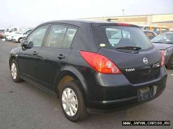 2005 Nissan Tiida Images