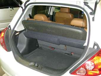 2005 Nissan Tiida Images